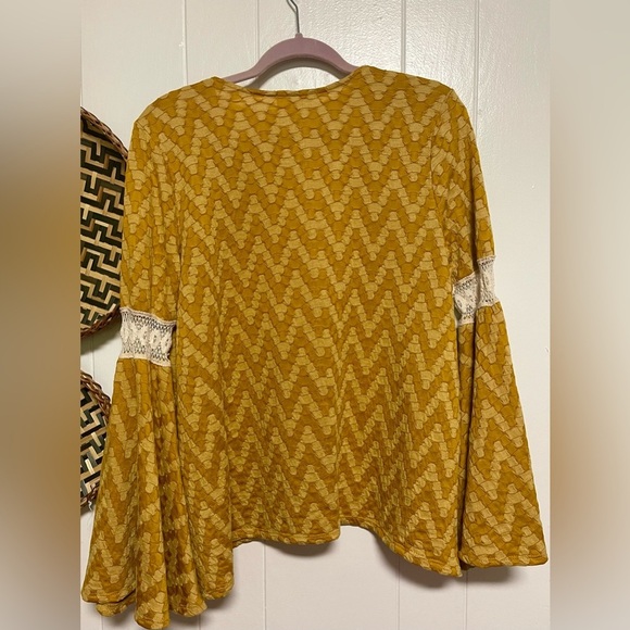 Altar'd State Yellow Mustard Long Bell Sleeve Lace V-Neck Blouse Top Size L - Picture 6 of 6